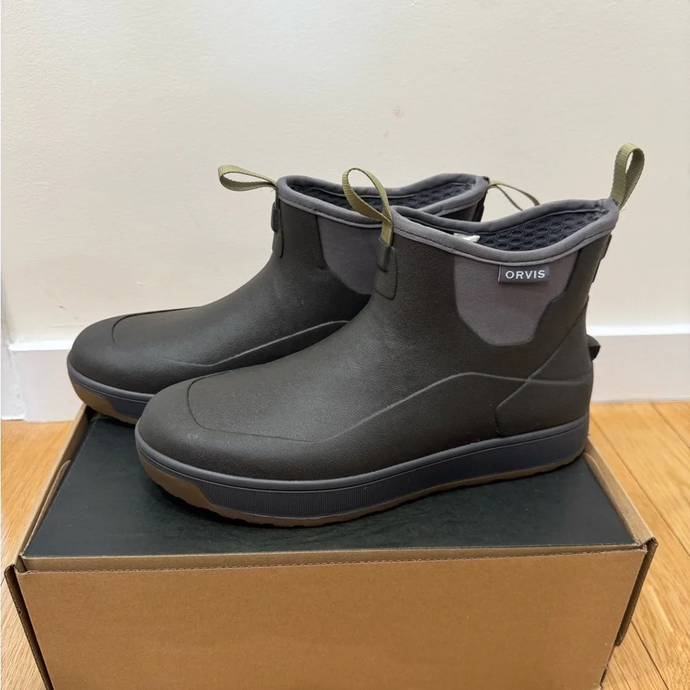 Orvis Tarmac Pro Deck Boots in Dark Grey with Brown Sole